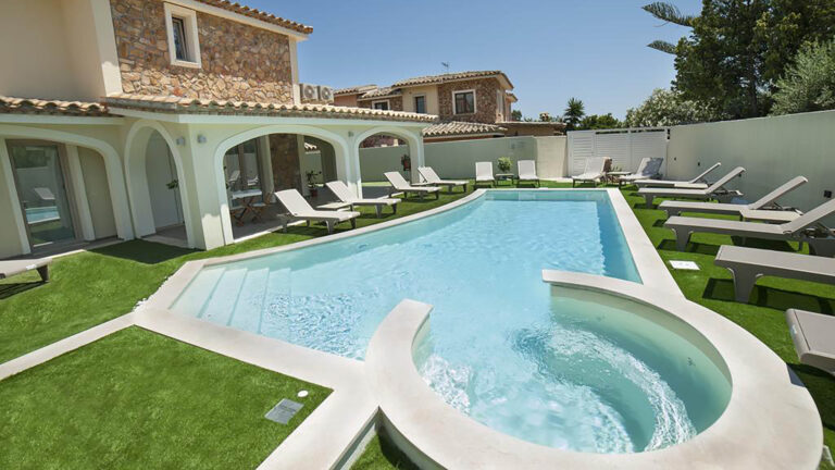 piscina suimi's hotel villasimius
