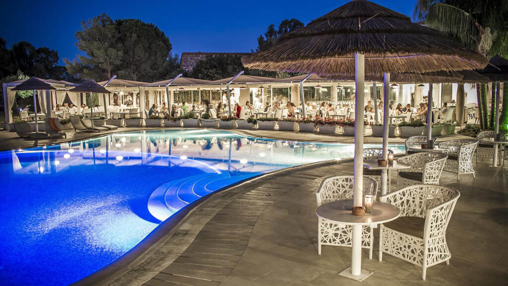 piscina principale villas resort castiadas