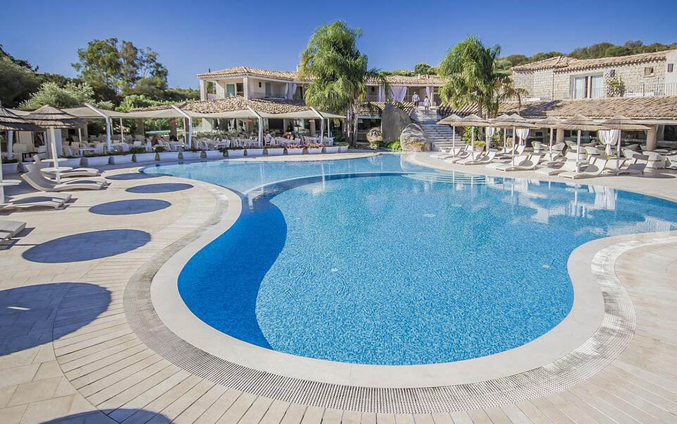 piscina villas resort castiadas